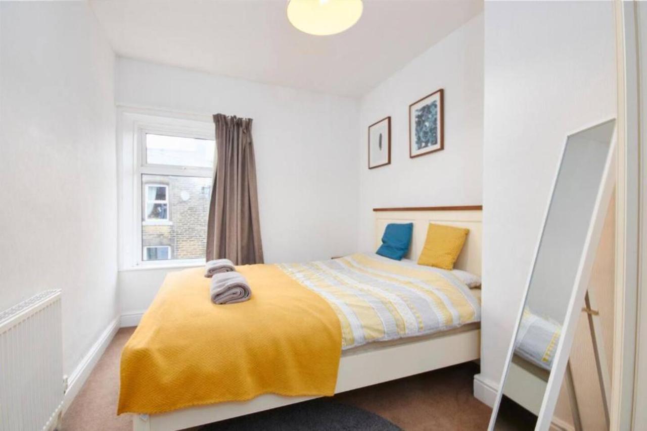 Comfortable 3 Bed Abode In The Heart Of *